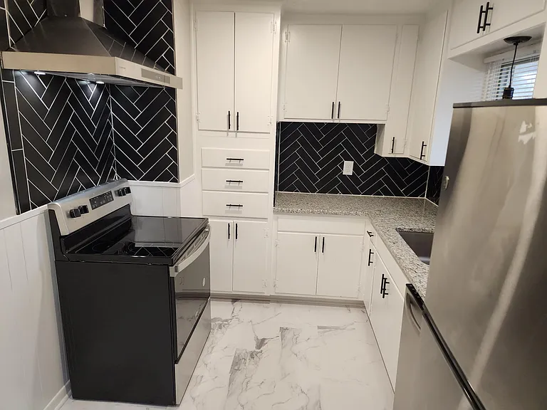 920 E 83rd St #920 — Photo 10