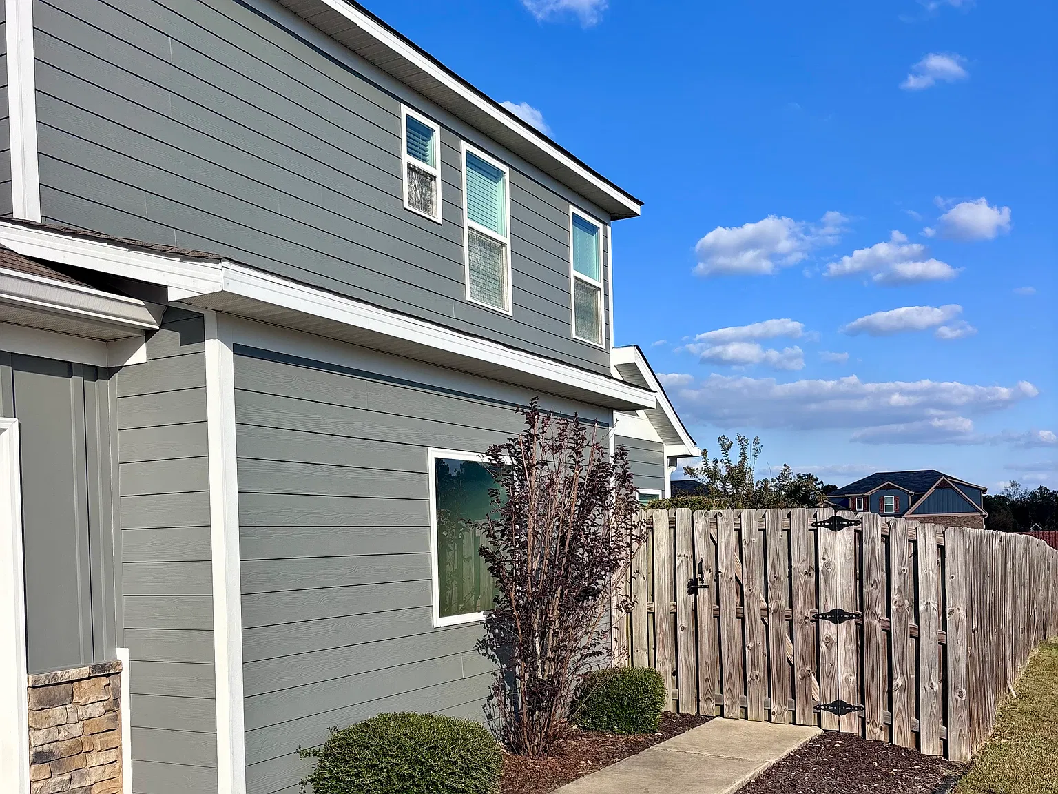 4 bed, 3.5 bath, 2564 sqft, $2,580 — Photo 3