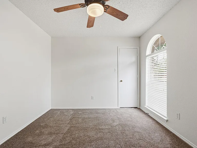 2833 Hidden Springs Dr — Photo 12