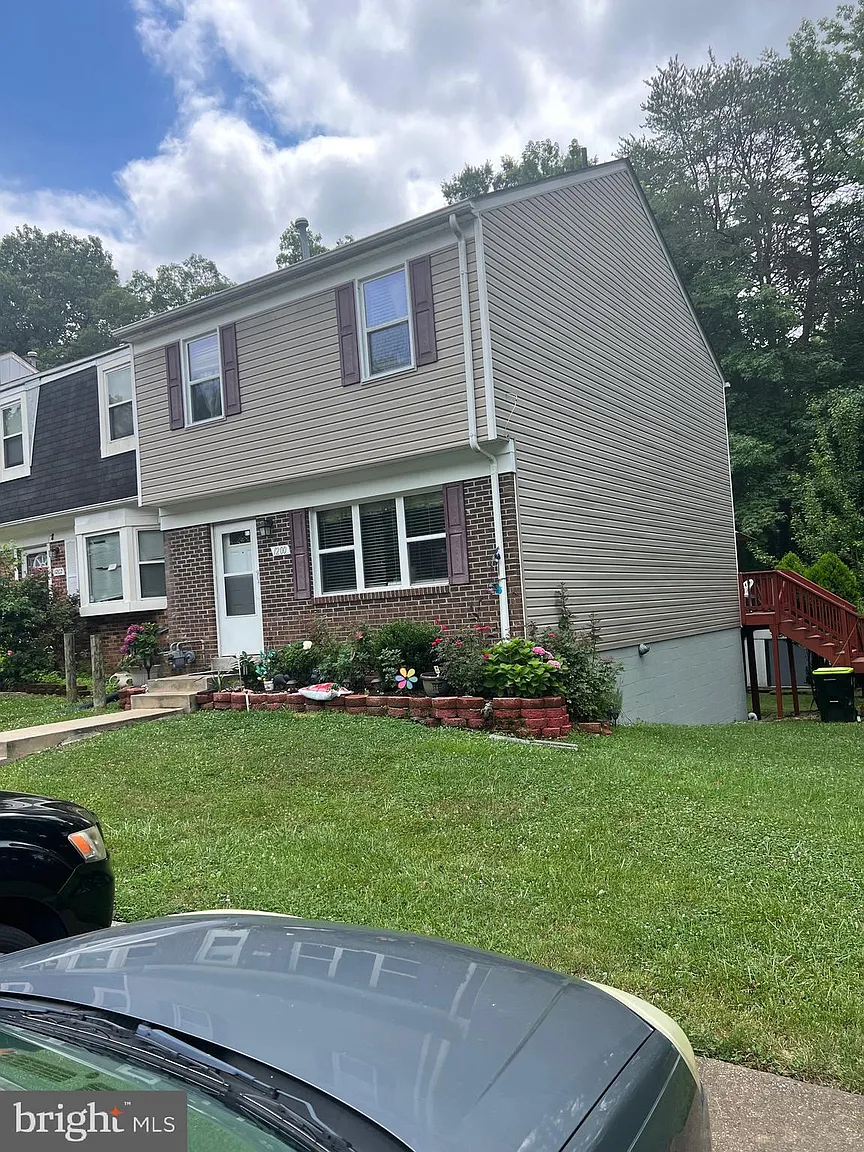 1200 Thomas Jefferson Pl photo 1