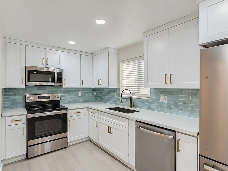 4612 NE Lombard St #3 — Photo 17