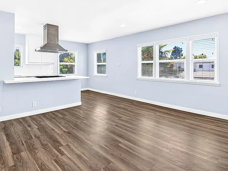 4308 E 4th Street — Photo 5