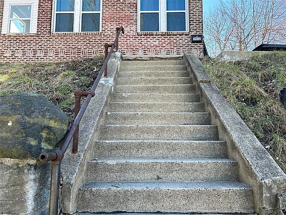 4th image of 2032 Perrysville Ave