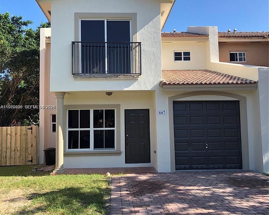 1st image of 667 SW 10th St