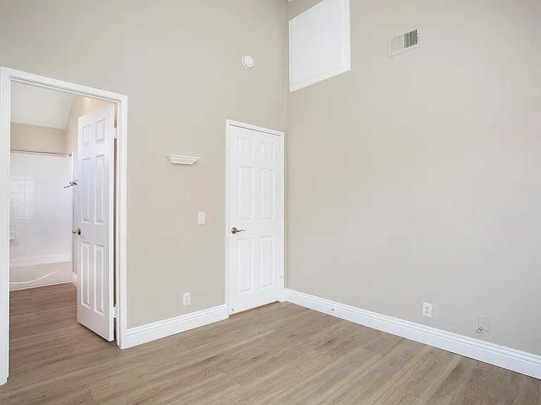 36 Via Bacchus — Photo 12