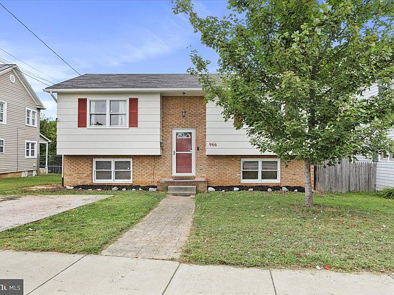 3rd image of 966 Woodstock Ln