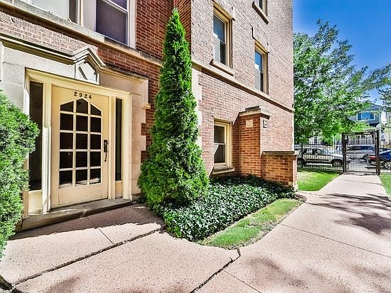 1st image of 2922 N Sacramento Ave #1/22E