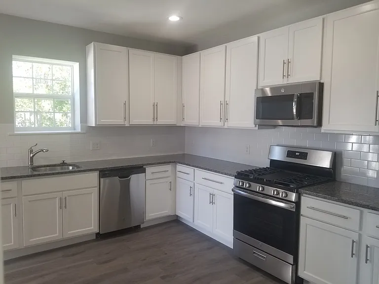 1828 Butler Pike — Photo 6