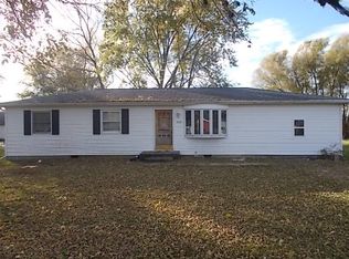 205 N McKinley St, Pana, IL
