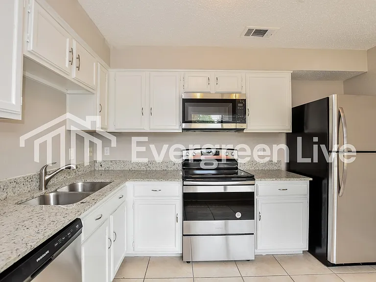 1016 Hunters Glen Dr — Photo 9