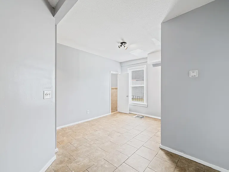 705 Dixwell Ave #1R — Photo 2