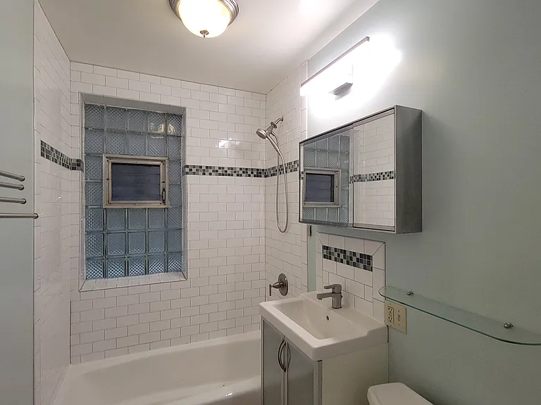2921 N Albany Ave #G — Photo 9
