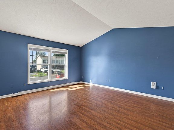 4th image of 1390 Stonechris Dr