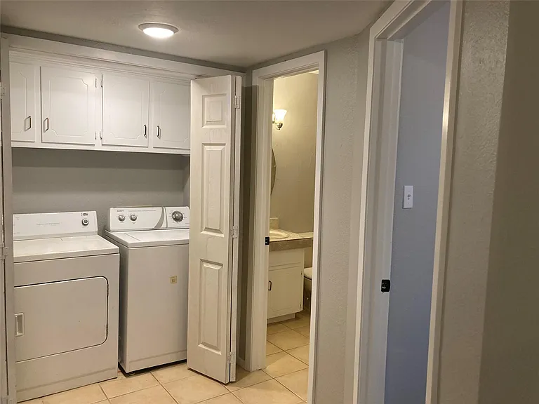 8004 Dowling Cv #B — Photo 5