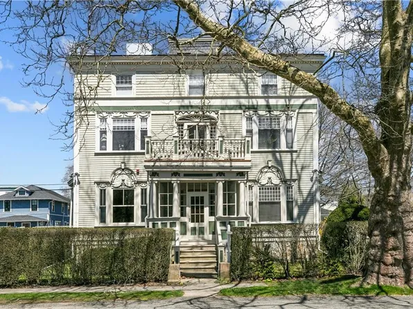 20 Berkeley Ave APT 5, Newport, RI 02840