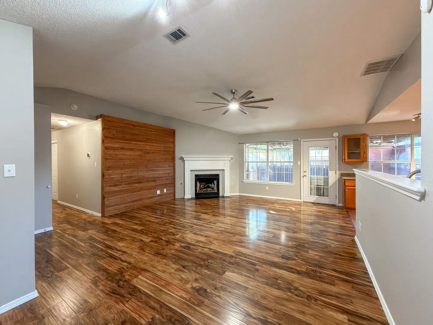 Beautiful Home for Lease! - 3 Bed, 2 Bath, 2 Car Garage in South Fort Smith! — Photo 3