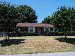 4985 Forest Ridge Dr, Hickory, NC 28602