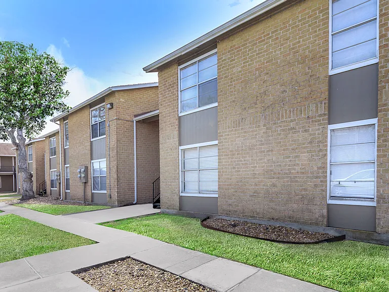 Shadow Bend Apartments — Photo 20