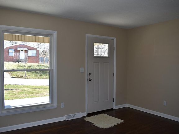 3rd image of 14 Hiawatha Trl