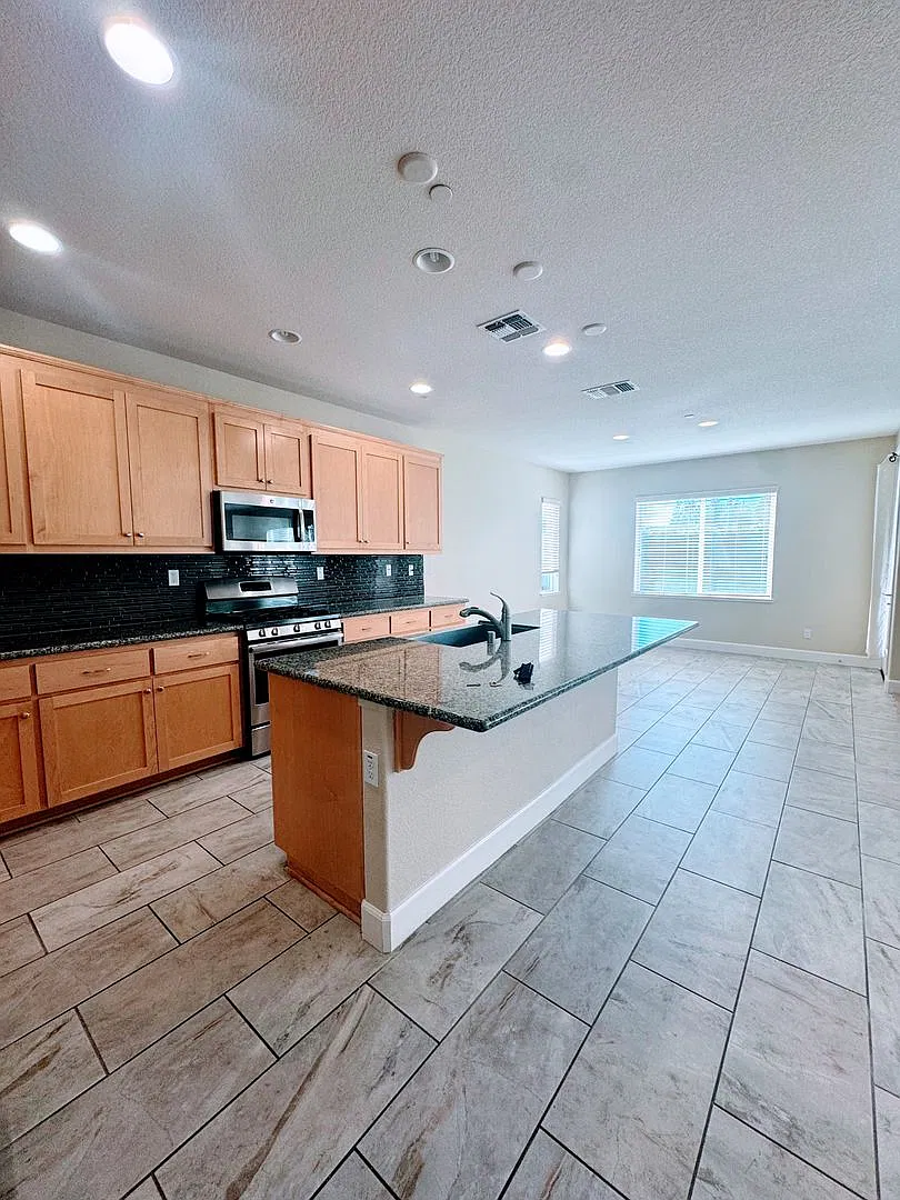Beautiful 3-Bedroom, 2 Story Home in a Great Folsom Neighborhood — Photo 2