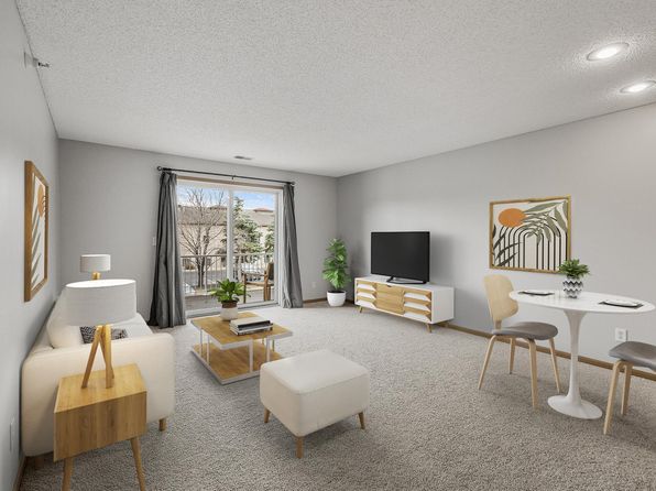 875 Bahls Dr APT 207, Hastings, MN 55033