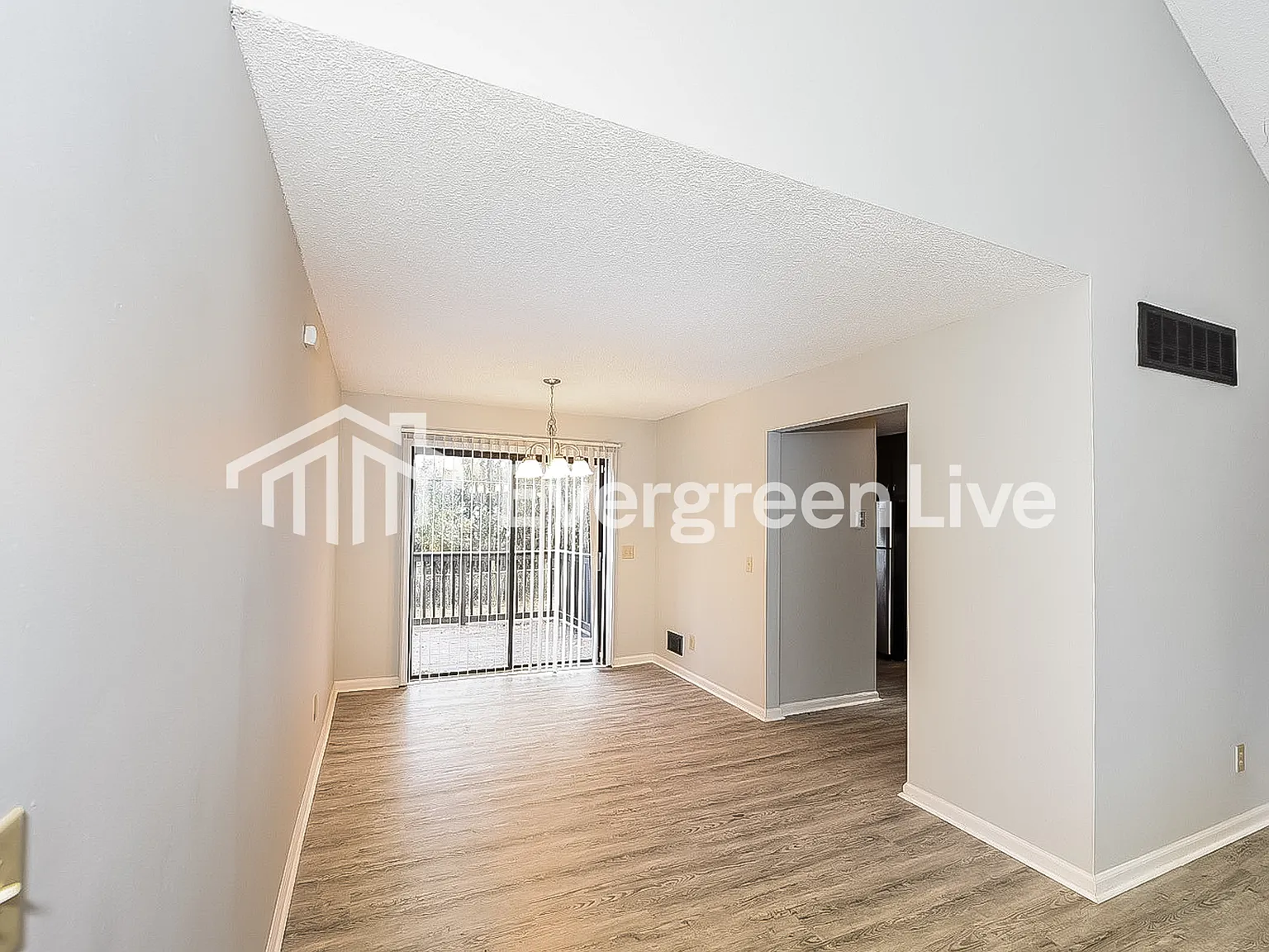 3 bed, 2.0 bath, 1178 sqft, $1,495 — Photo 3