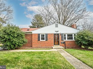 902 Grant St, Herndon, VA 20170