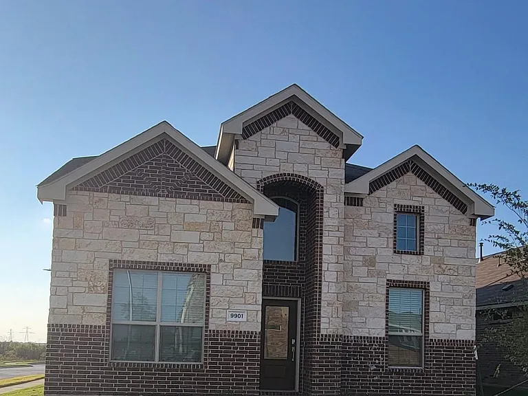 9901 Diamondhead Dr — Photo 2