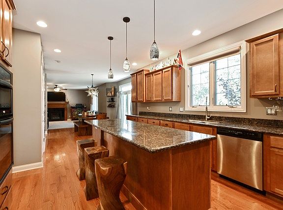 5th image of 365 Monterey Dr