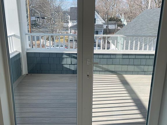 4th image of 59 Willow St #203
