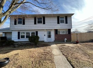326 Lake Ave, Deer Park, NY 11729
