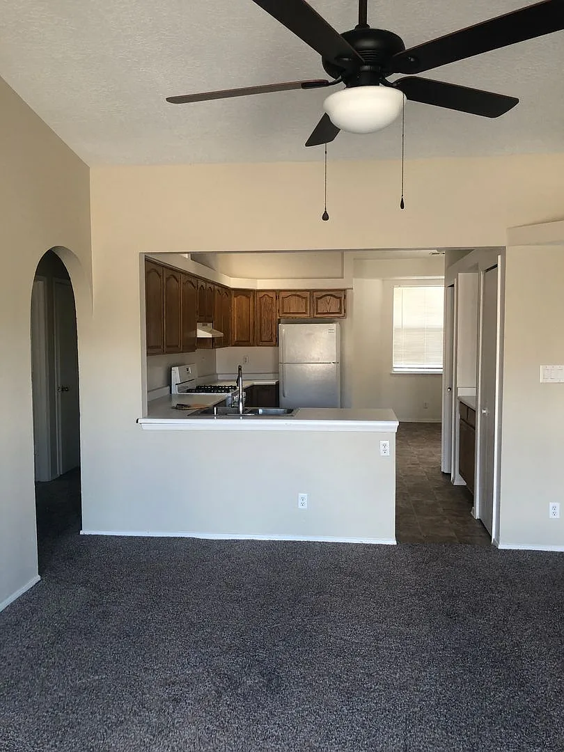 2621 Sandia Loop — Photo 2