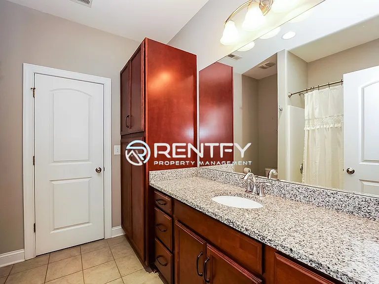 2506 Gallery Dr — Photo 12