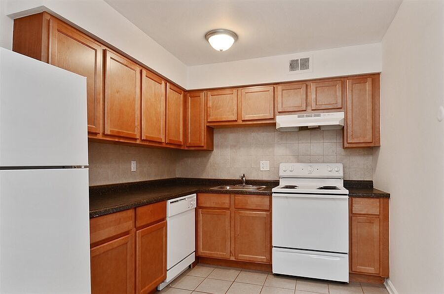 2nd image of 2614 Cold Spring Manor Dr