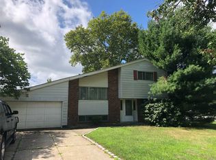 2 Seminole Dr, Commack, NY 11725