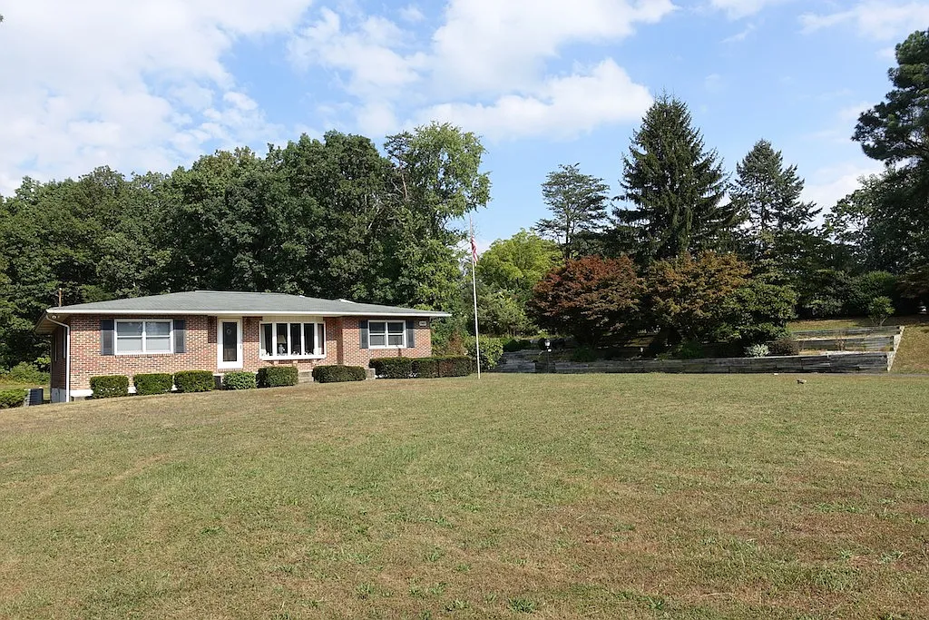 2401 Mountain Rd photo 1