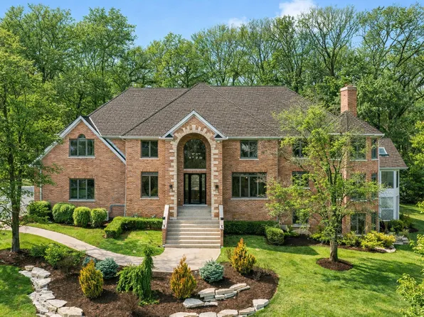 25676 N Canyon Creek Ct, Barrington, IL 60010