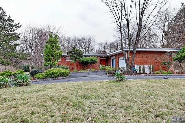 1st image of 824 Mountain Ave