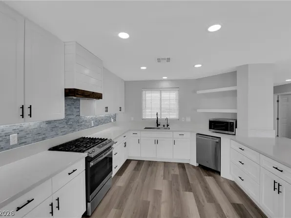 7829 Falling Pines Pl, Las Vegas, NV 89143