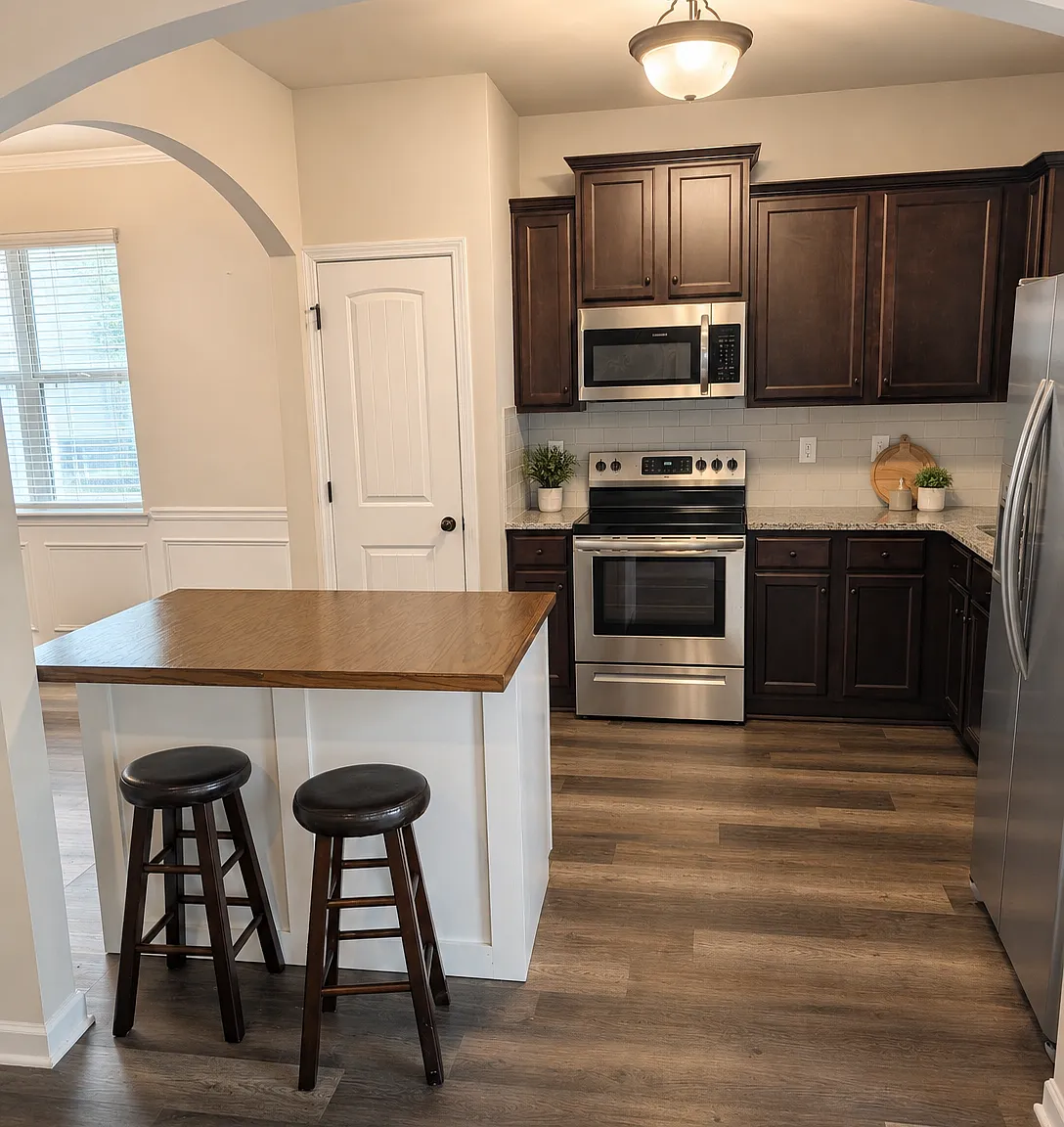 3 bed, 2.5 bath, 1420 sqft, $1,750 — Photo 3