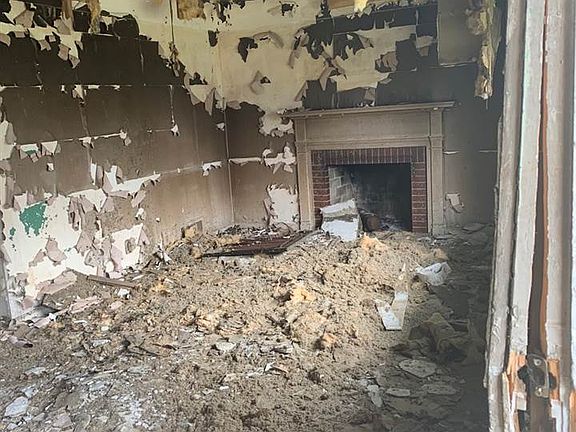 2nd image of 432 W Dartmouth St