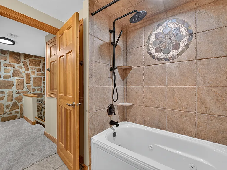 135 Jeffery Ln — Photo 23