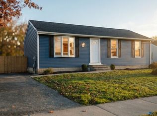 8 Midland Dr, Newark, DE 19713