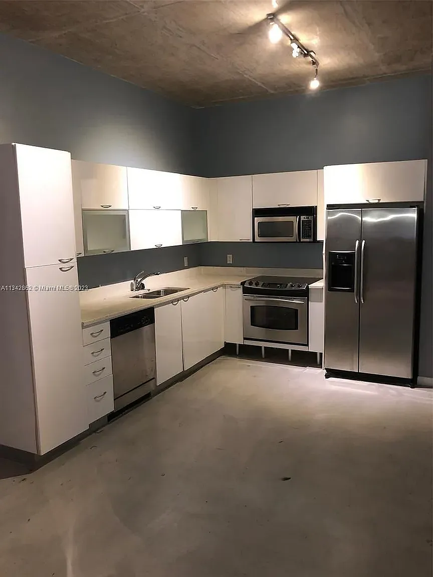 1 bed, 784 sqft, $3,000 — Photo 3