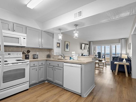 5th image of 1011 S Ocean Blvd. #104