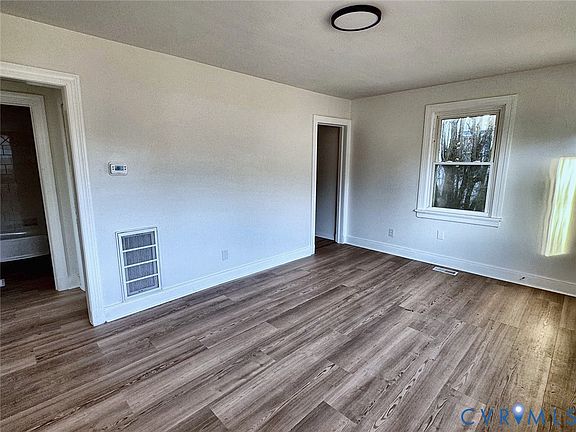 4th image of 1906 Brandonview Ave