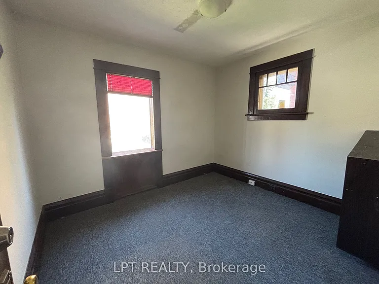 322 Waverley St W — Photo 13