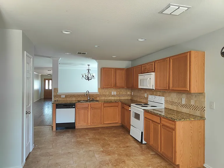 13179 Michelle Dr — Photo 9