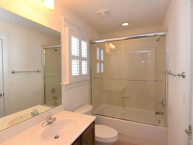 532 Dubois Ct — Photo 3