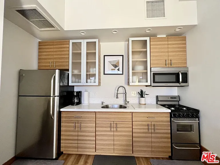 507 N San Vicente Blvd — Photo 4